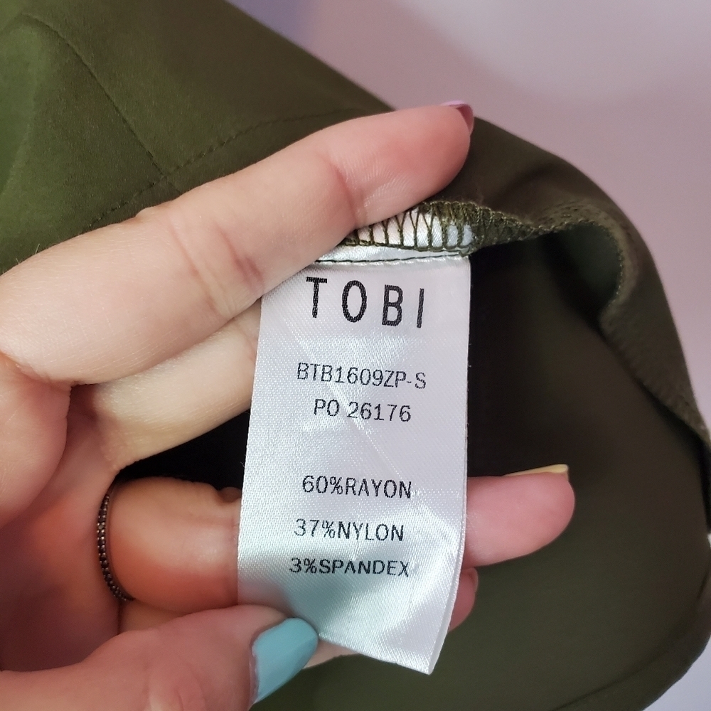 Tobi Small Olive Green Sleeveless Tank - Picture 3 of 9